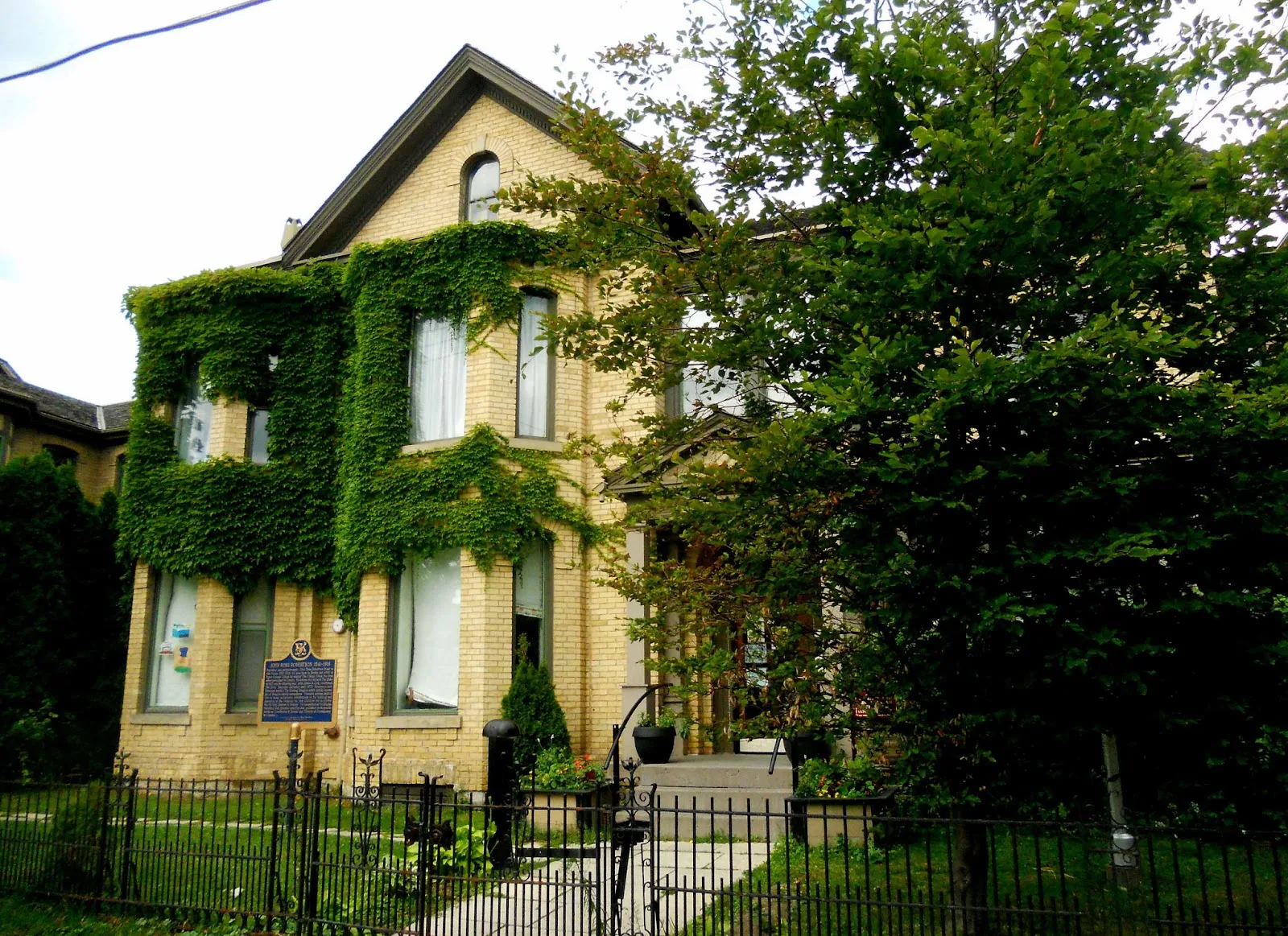 Robertson House
