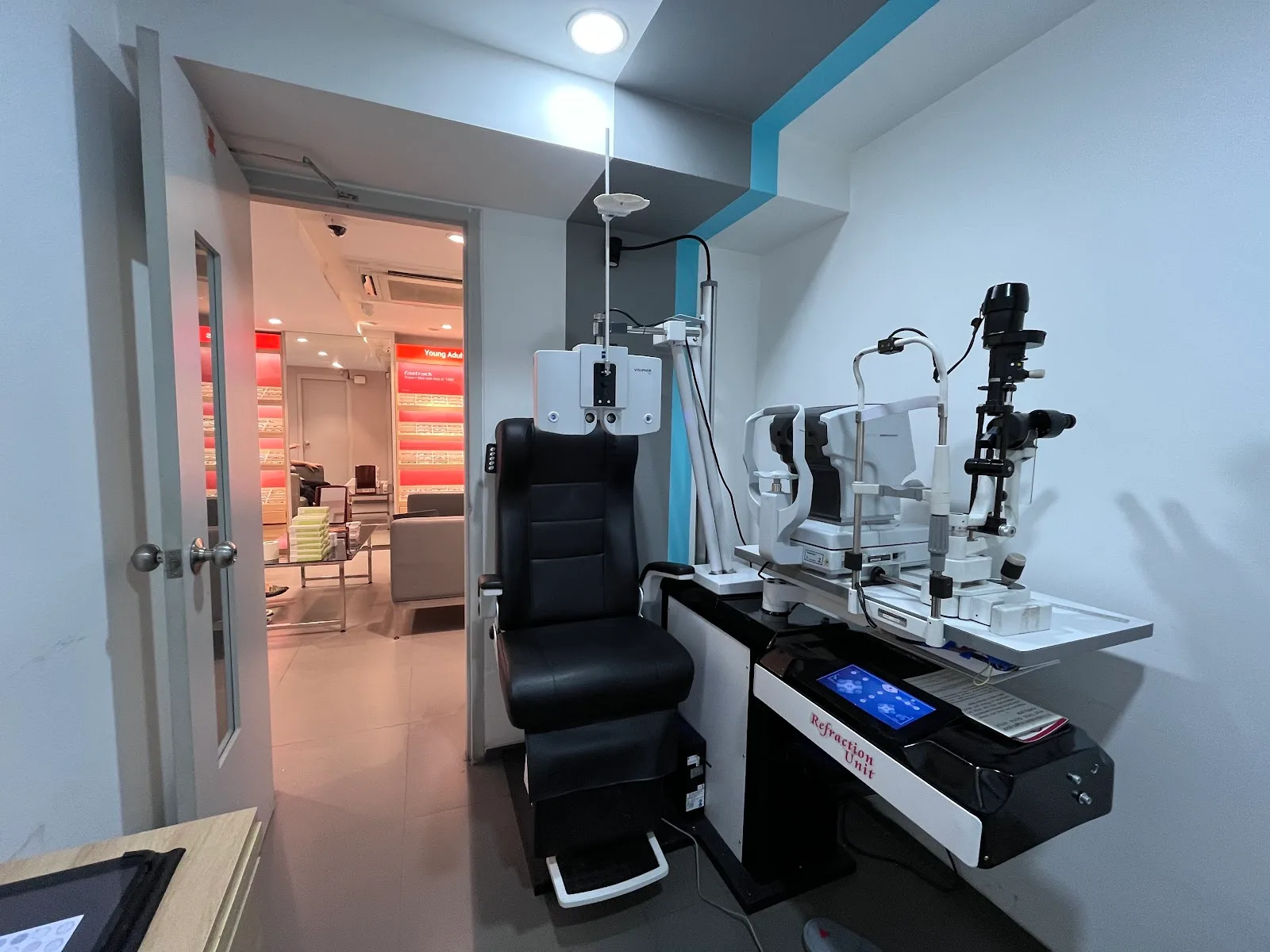 Titan Eye+ Flagship store at Connaught Place, New Delhi (Buy 1 Get 1 Free)