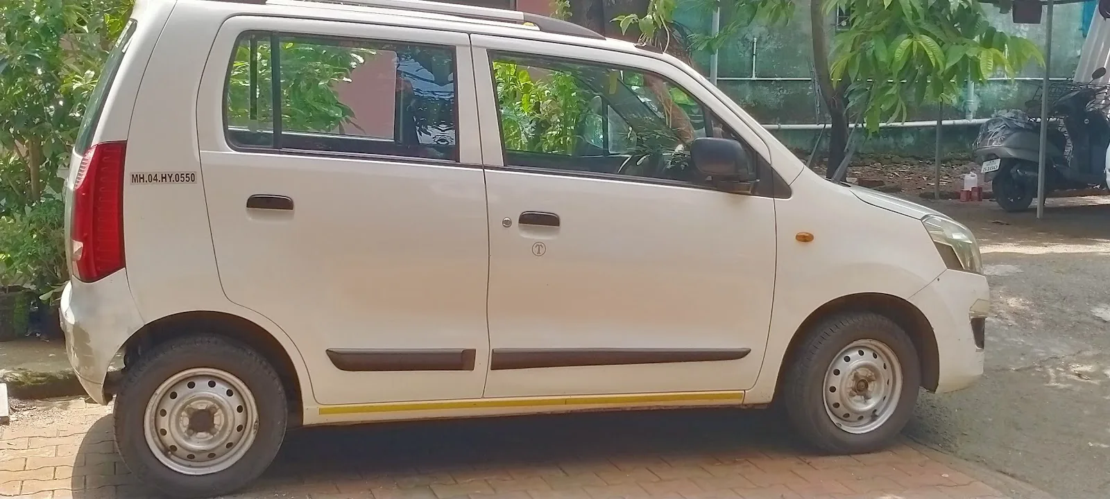 City' cab vrtourandtravles thane