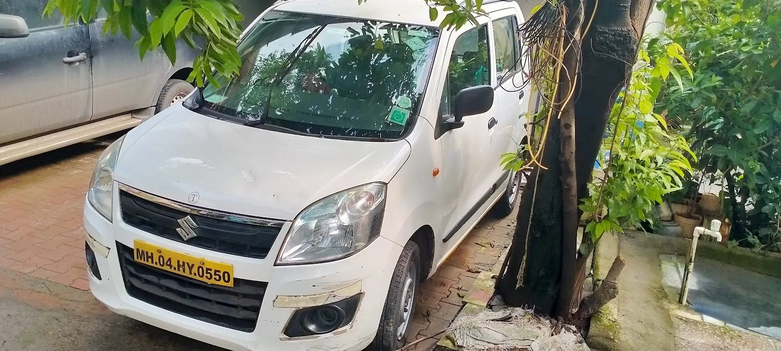 City' cab vrtourandtravles thane