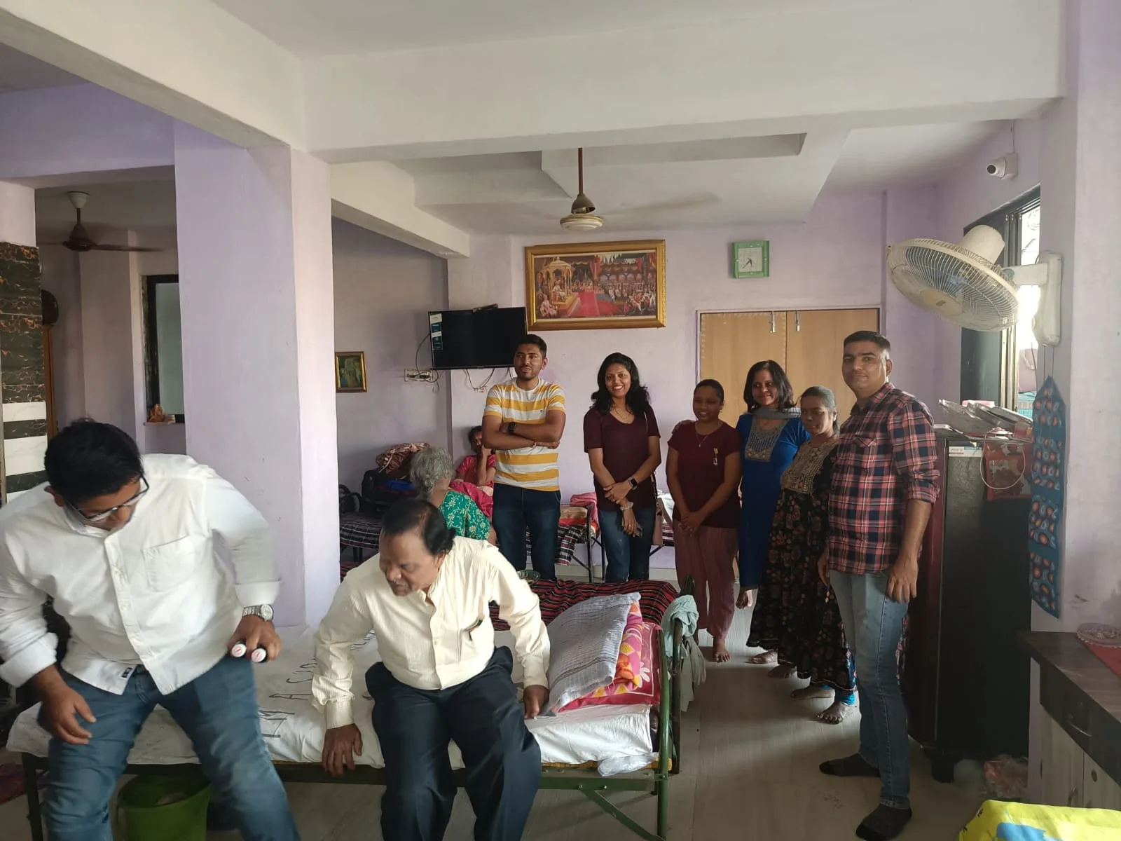 Aai Vrudhashram, Dwarli