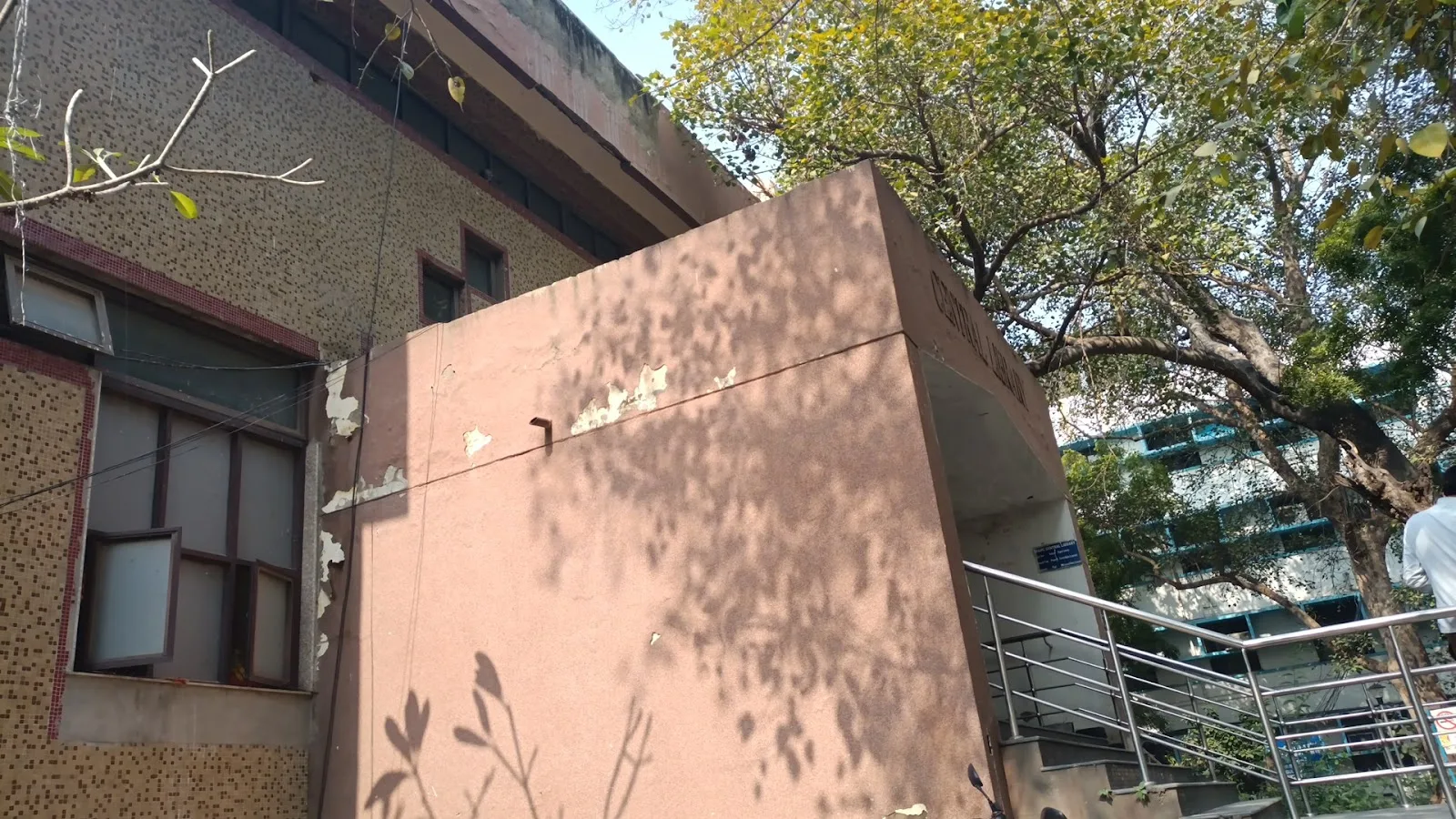 Maulana Azad Medical College Central Library