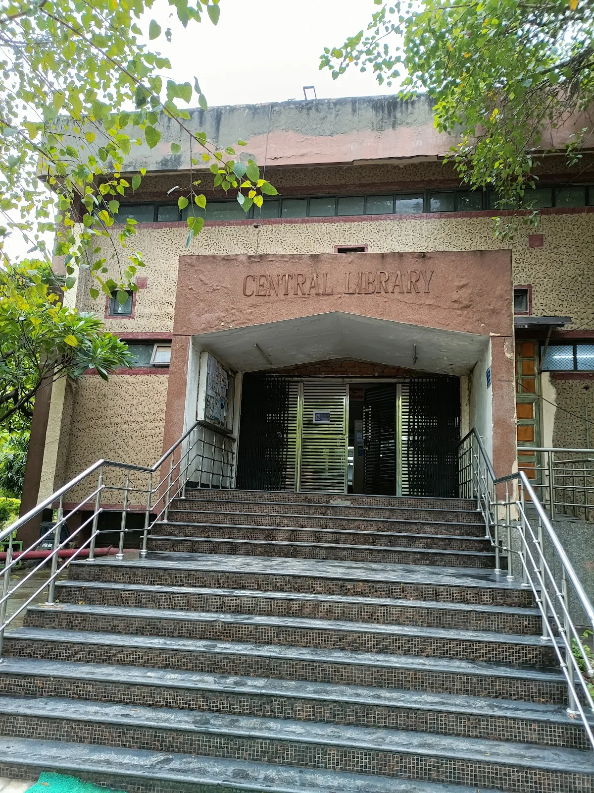Maulana Azad Medical College Central Library
