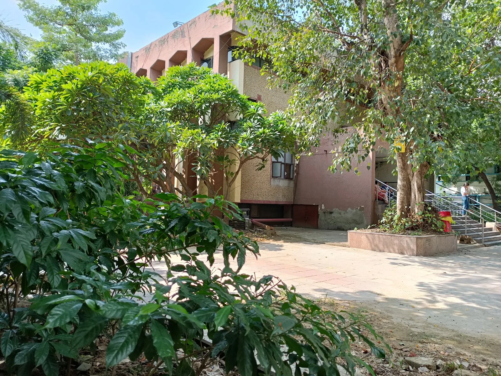 Maulana Azad Medical College Central Library