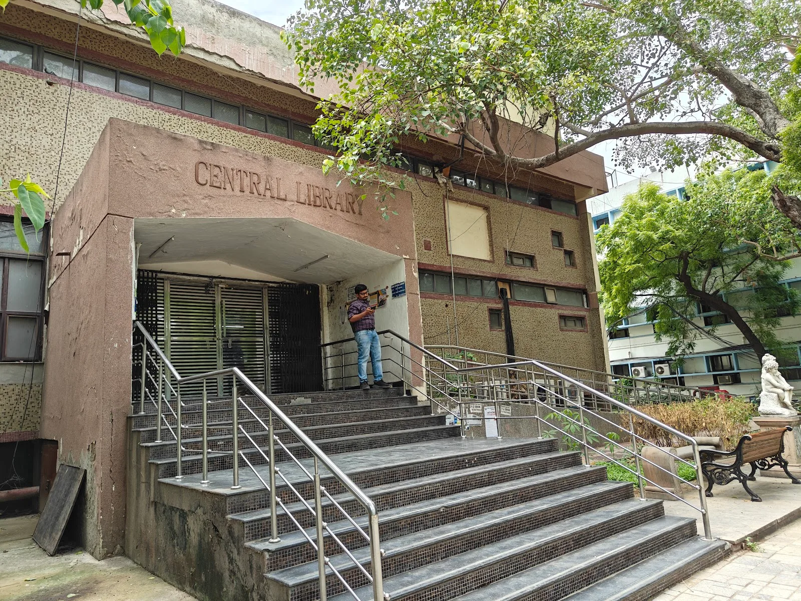 Maulana Azad Medical College Central Library