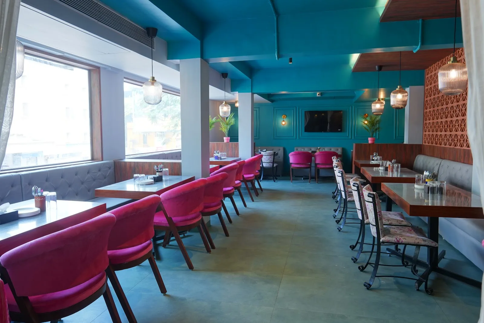 The Shelter Family Dining Bar