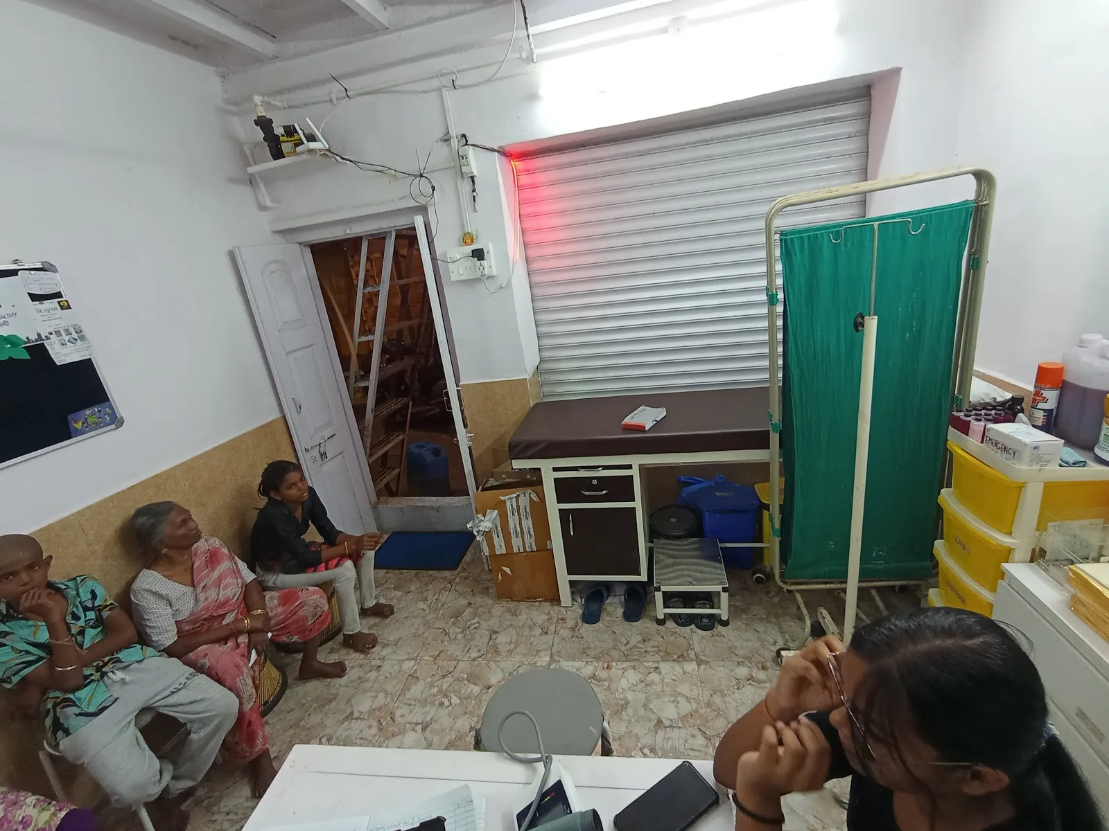 Gully Clinic, Geeta Nagar 005