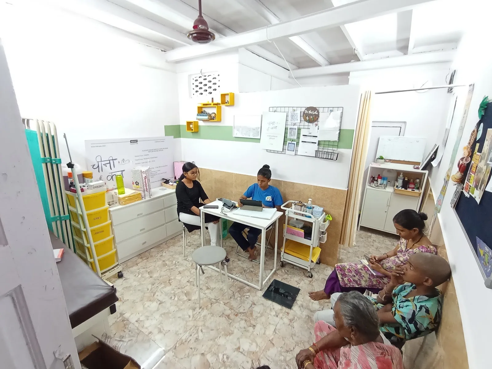 Gully Clinic, Geeta Nagar 005