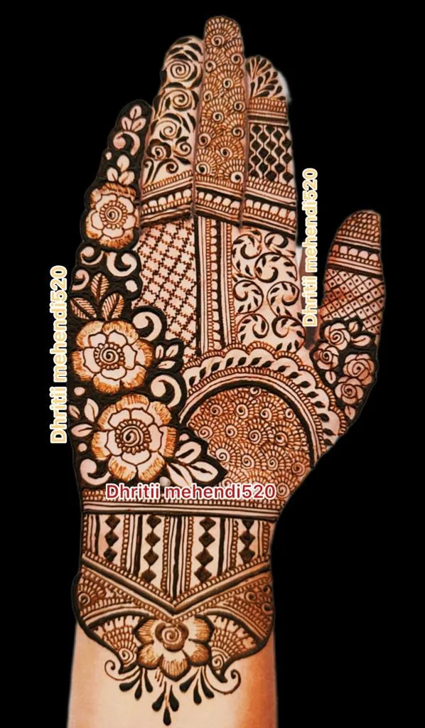 Dhritii Mehendi