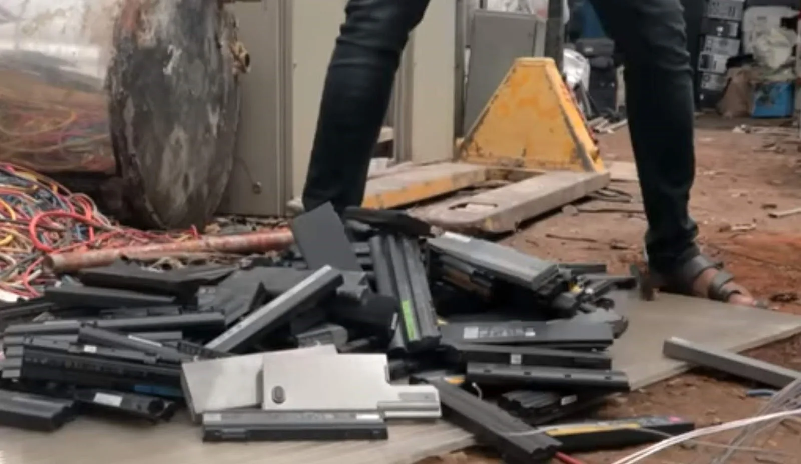 Battery scrap buyer