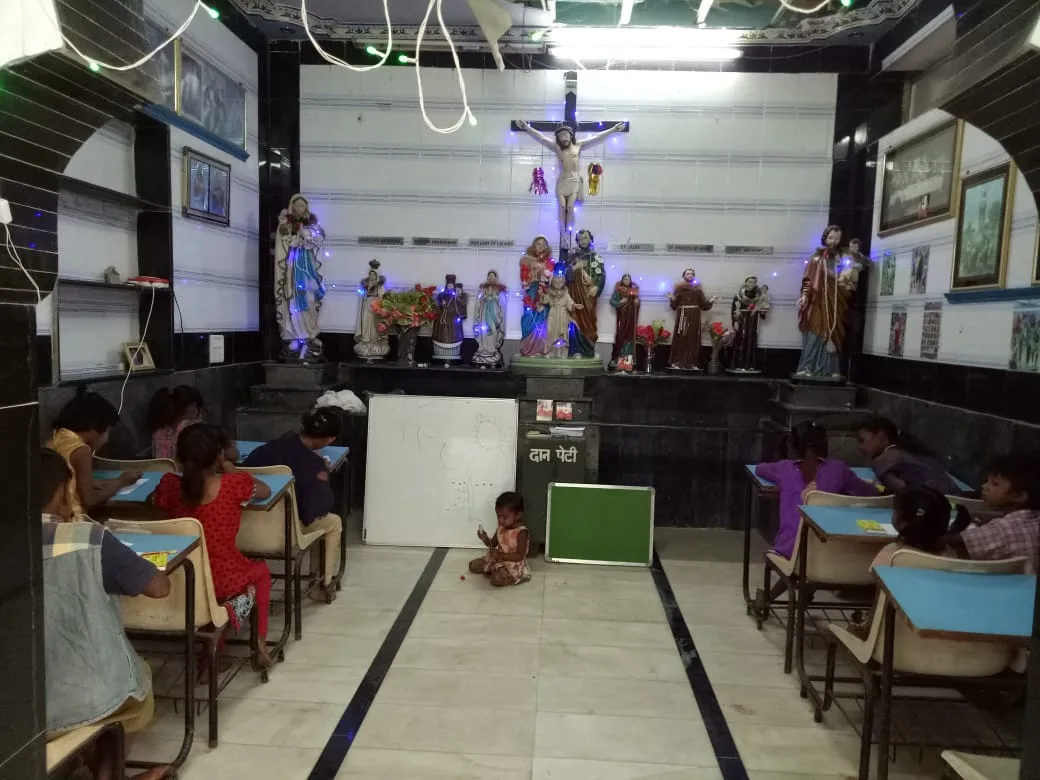 Savitri Old Age Home
