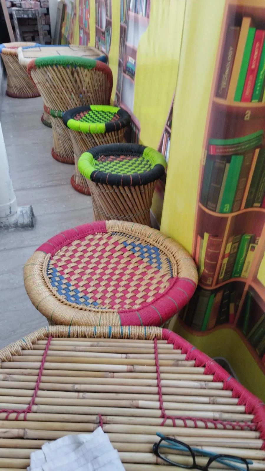 UNIQUE LIBRARY GIVE UR DREAMS HIGH