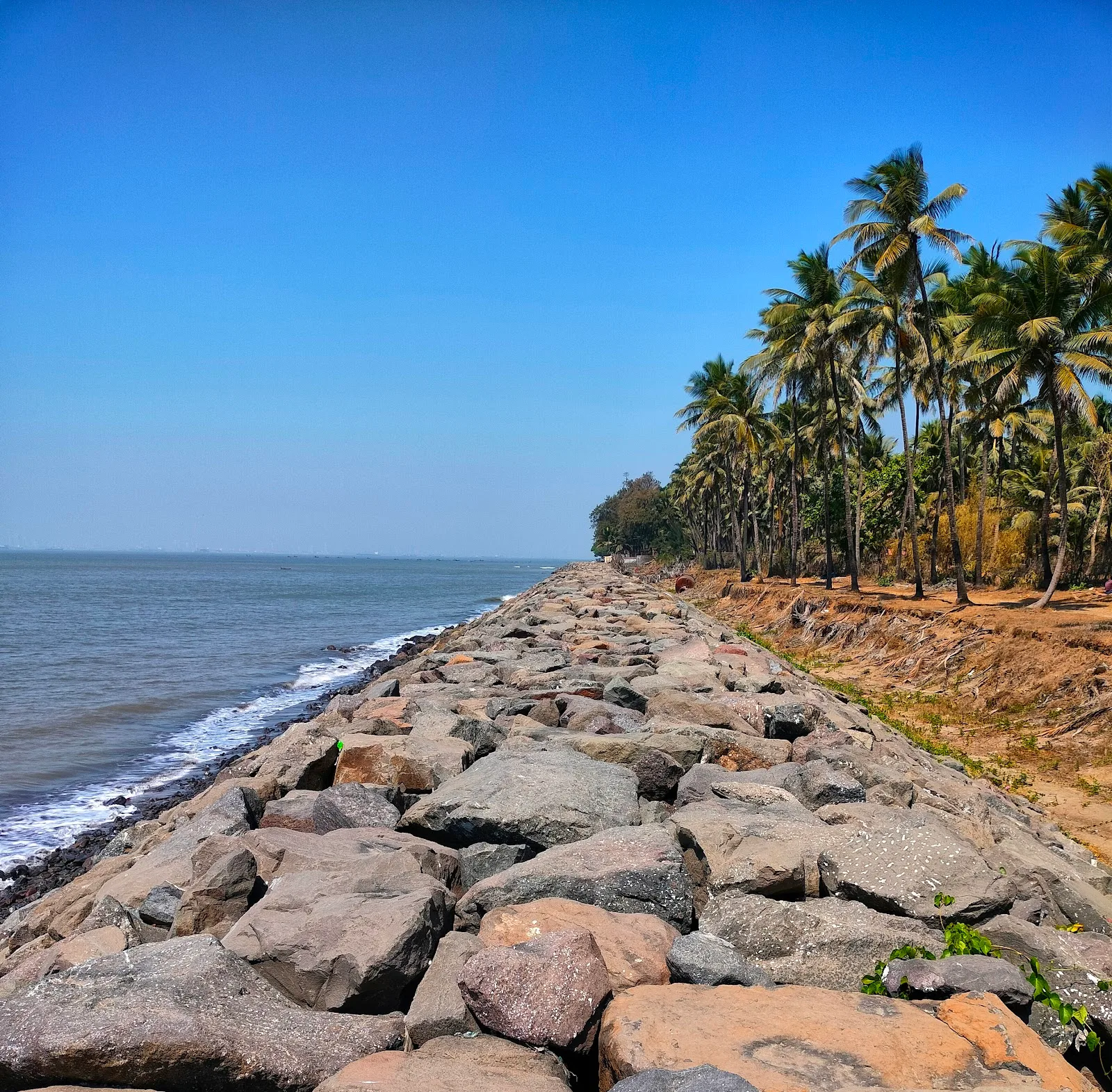 Uran Beach