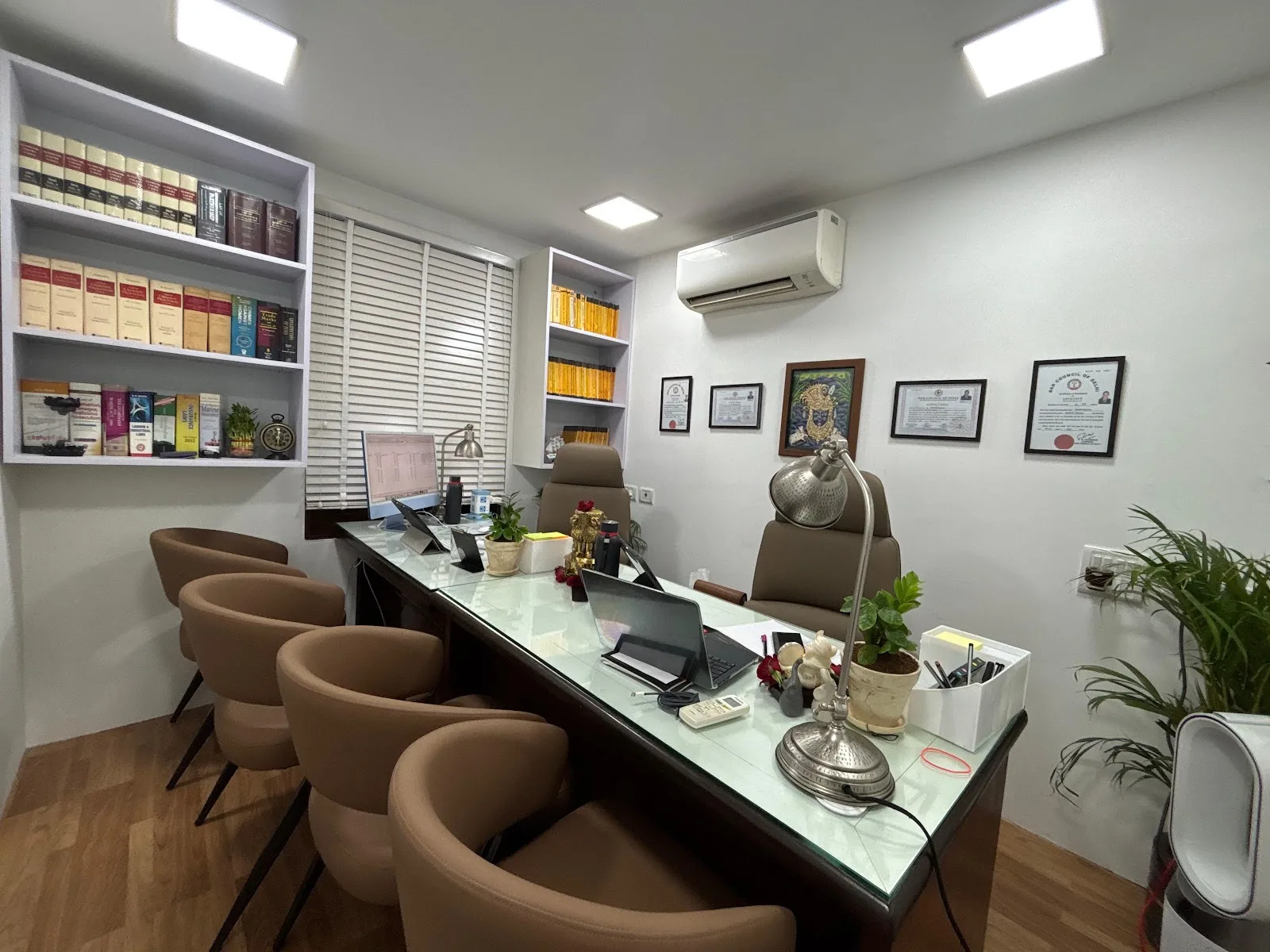 Advocate Shivali Sharma Upadhyay, Nri Divorce Lawyer, Family Lawyer