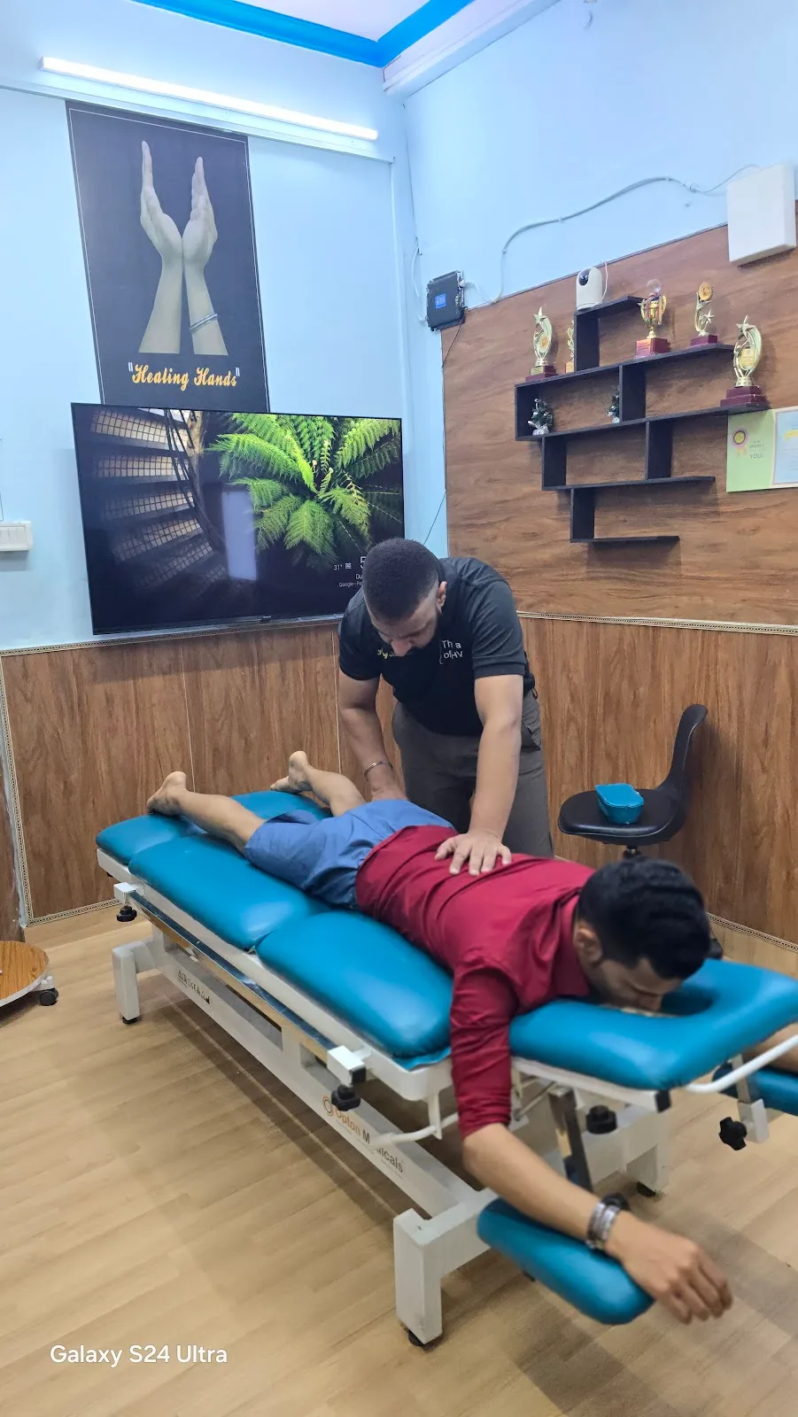 Famous Physiotherapist in delhi |Dr Jayant Healing Hands