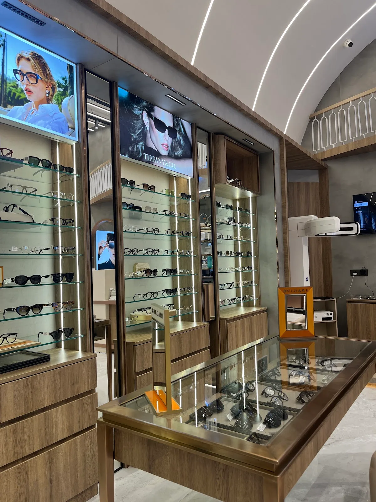 Lawrence & Mayo Boutique | Luxury Eyewear & Eye Testing | Janpath