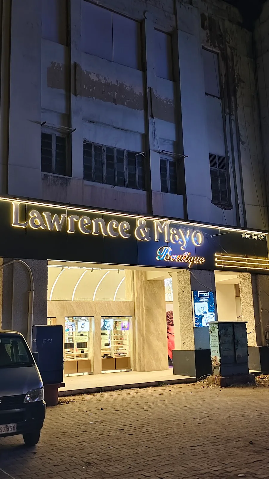 Lawrence & Mayo Boutique | Luxury Eyewear & Eye Testing | Janpath