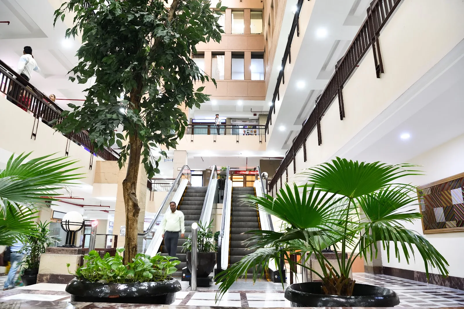 Shrikant Samantara Law Associates Lawyers in Delhi, India for property, immigration, money recovery, and other legal issues.