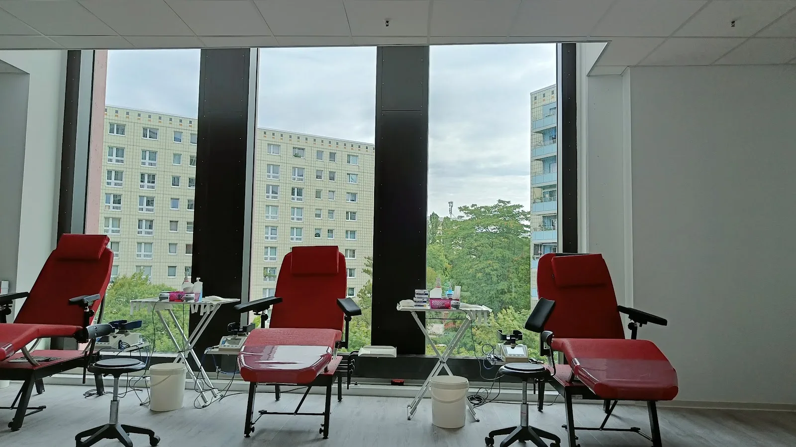 DRK-Blutspendedienst Nord-Ost gGmbH / Blutspendezentrum im ALEXA Berlin