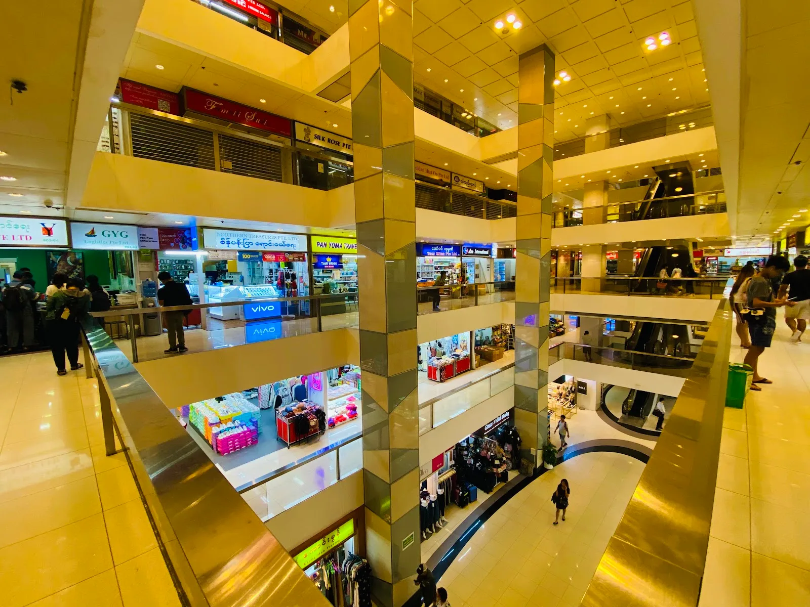 Peninsula Plaza