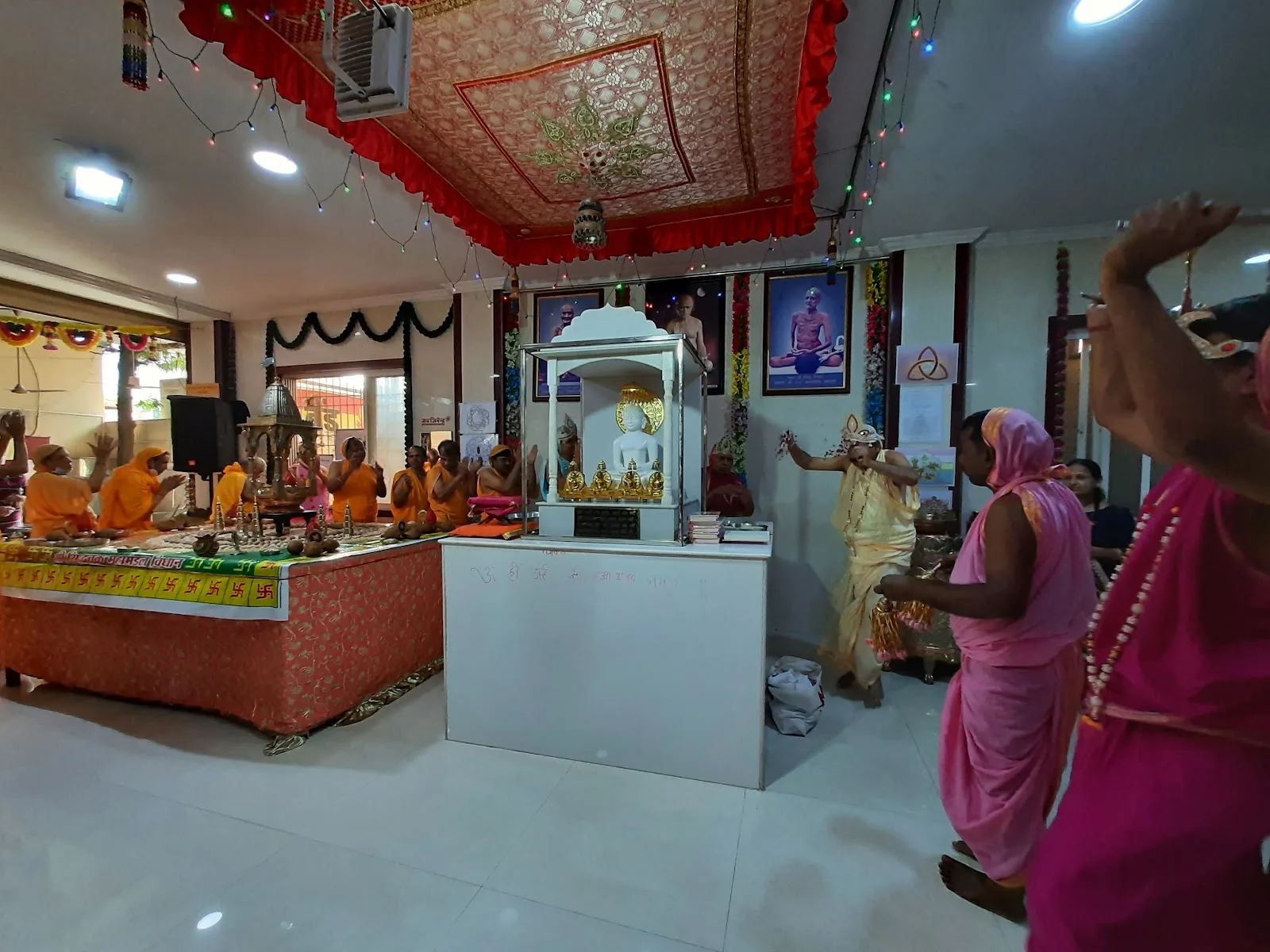 Shree 1008 ChandraPrabh Swami Digambar Jain Mandir, Thane Pashchim