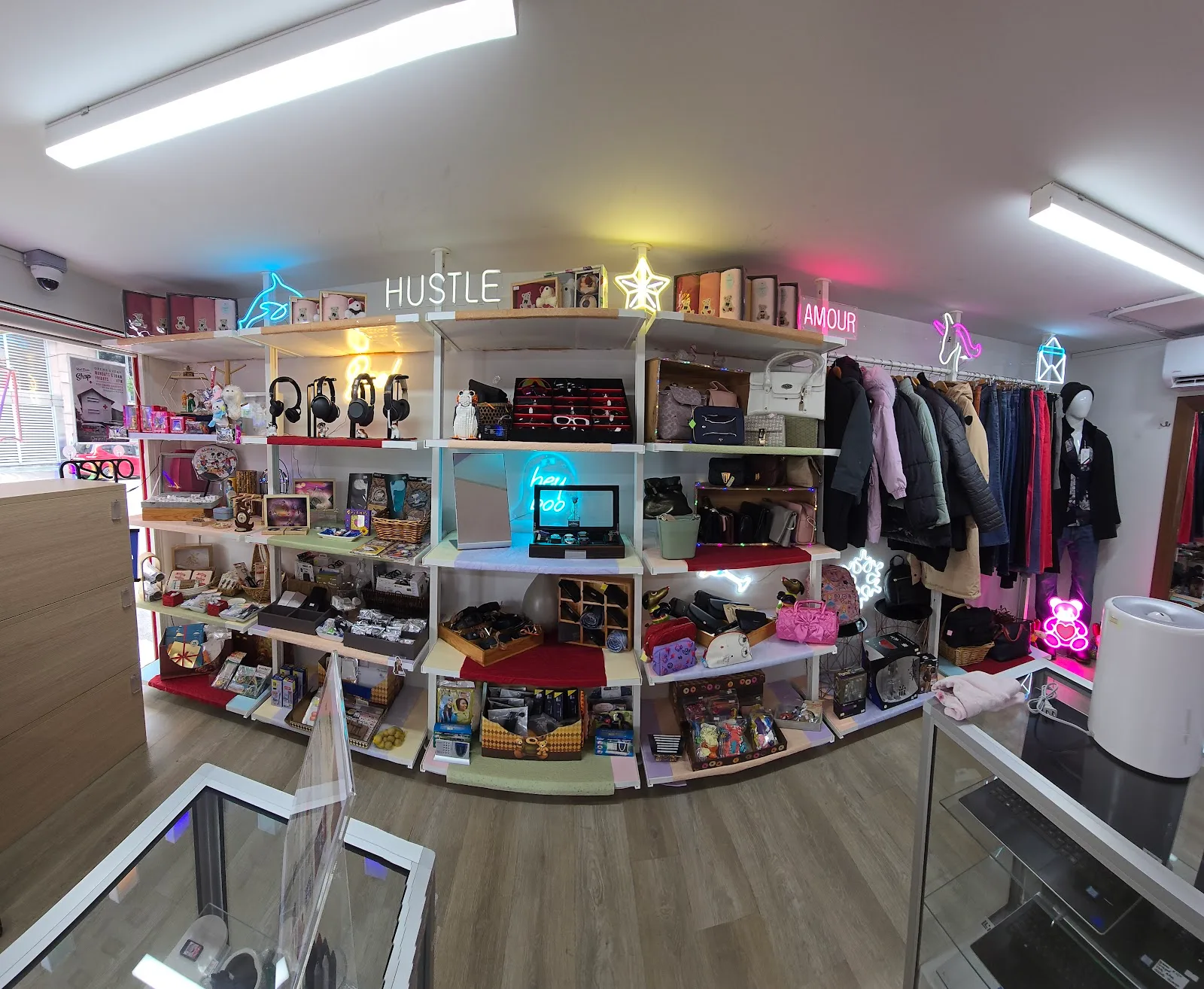 Red Cross Shop (RCH)
