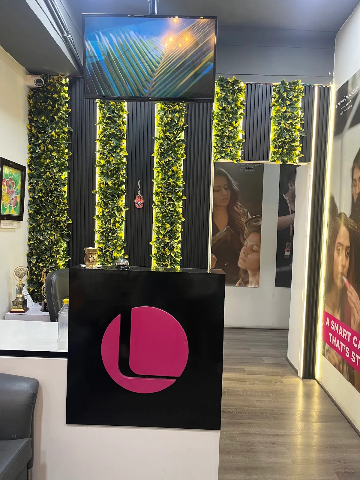 Lakmé Academy Connaught Place Powered By Aptech