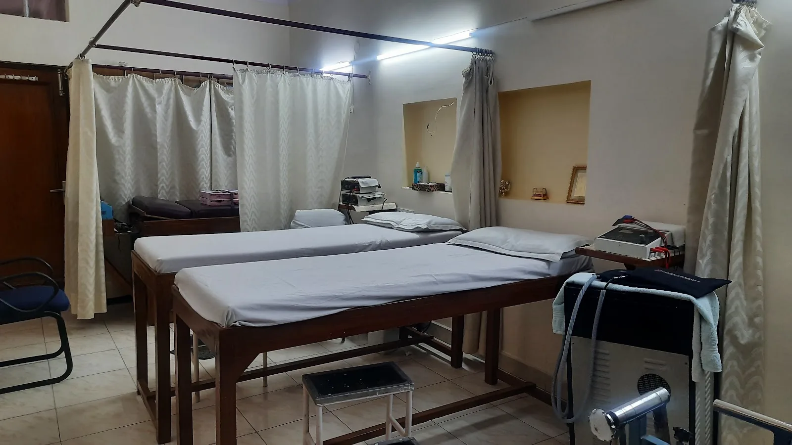 'Pain Relief "Kinger's physiotherapy center.