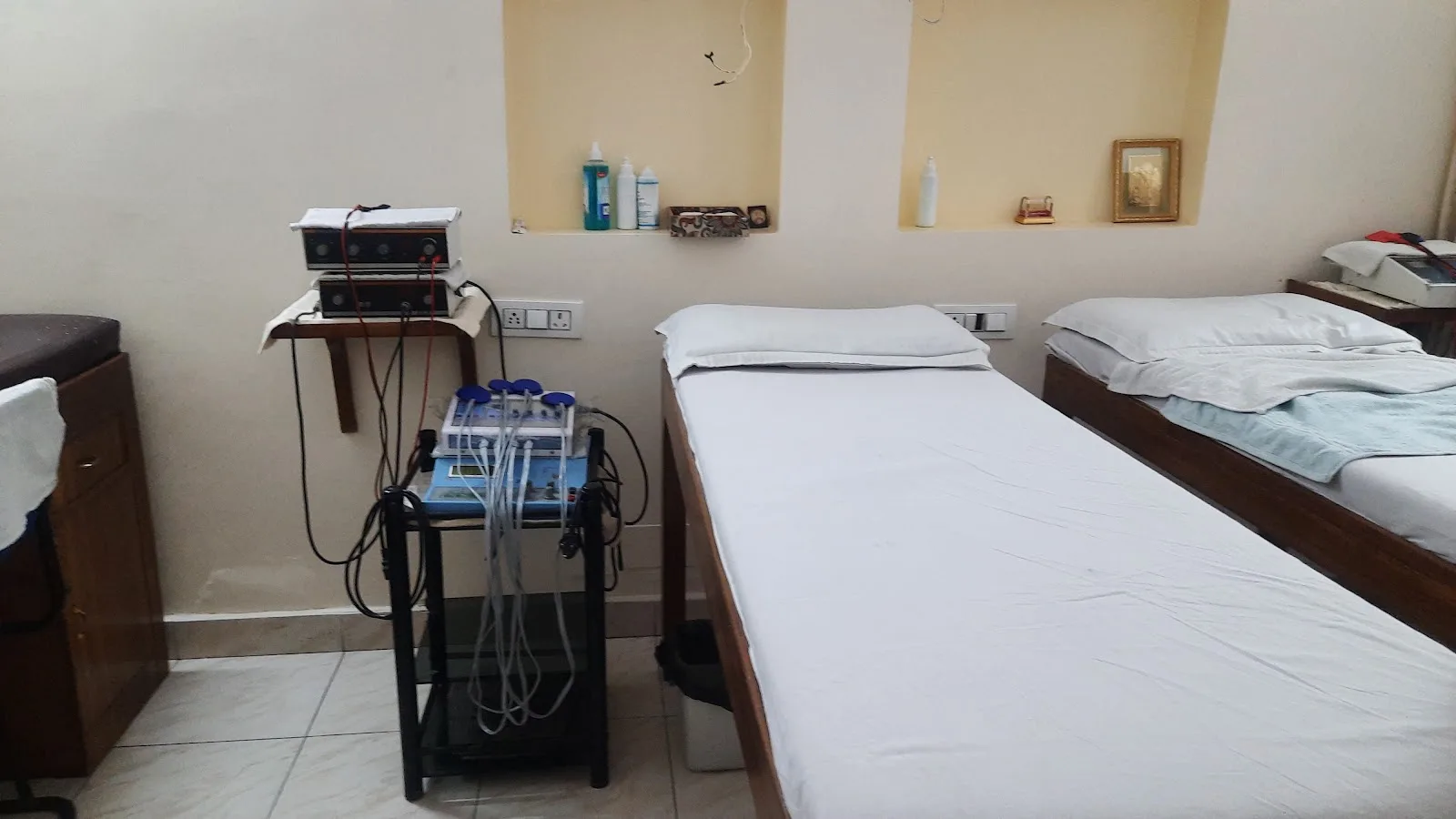 'Pain Relief "Kinger's physiotherapy center.