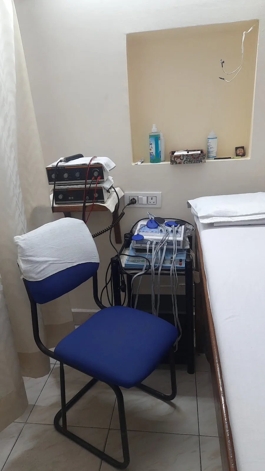 'Pain Relief "Kinger's physiotherapy center.