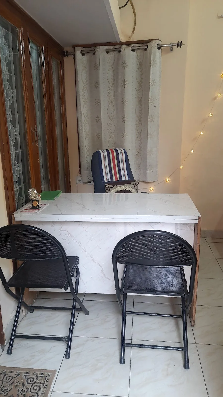 'Pain Relief "Kinger's physiotherapy center.