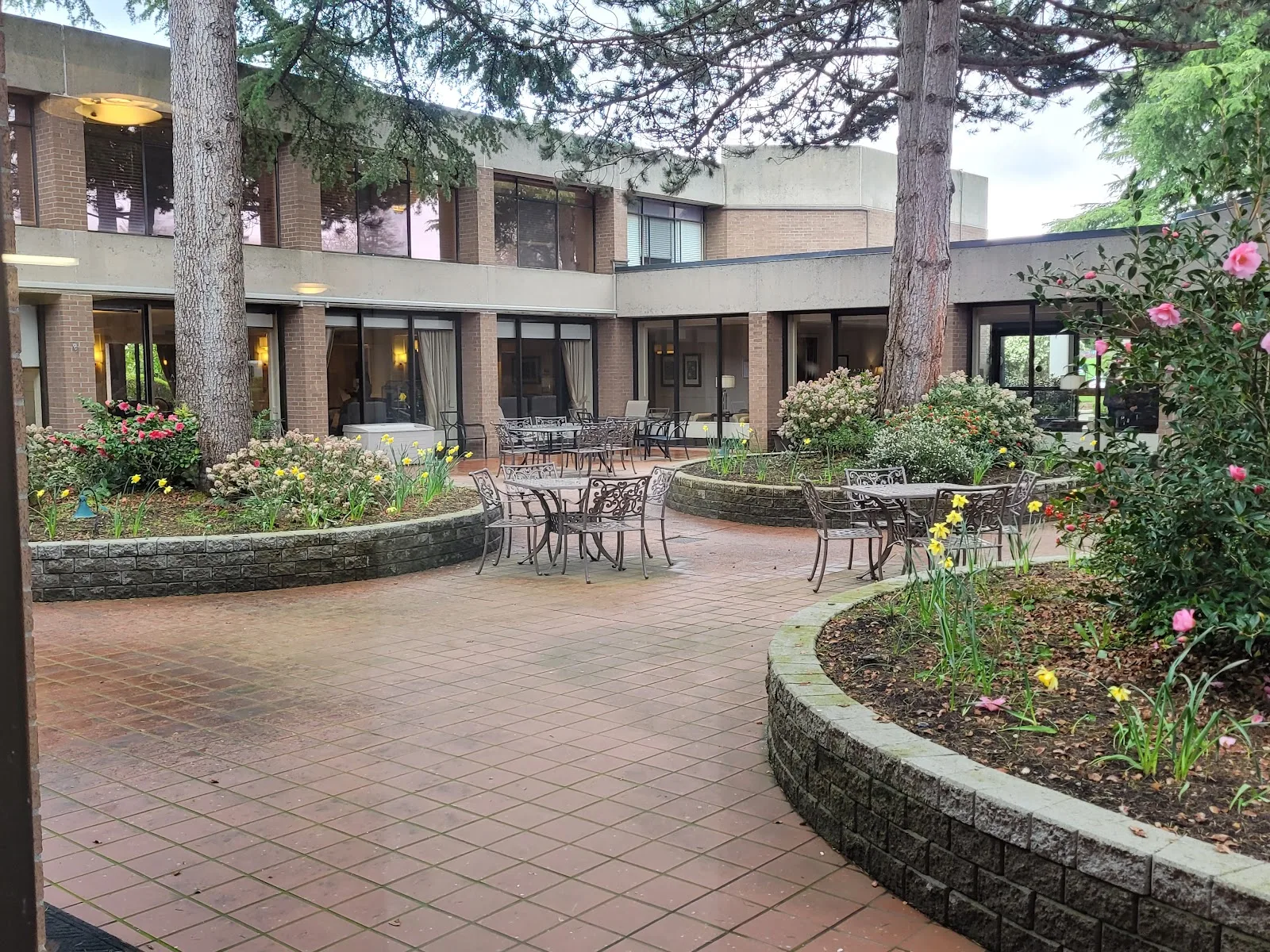 Amica Arbutus Manor