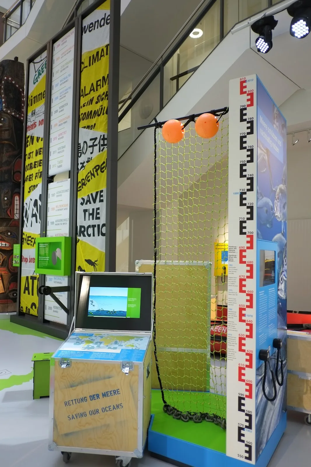 Greenpeace-Ausstellung / Greenpeace Exhibition