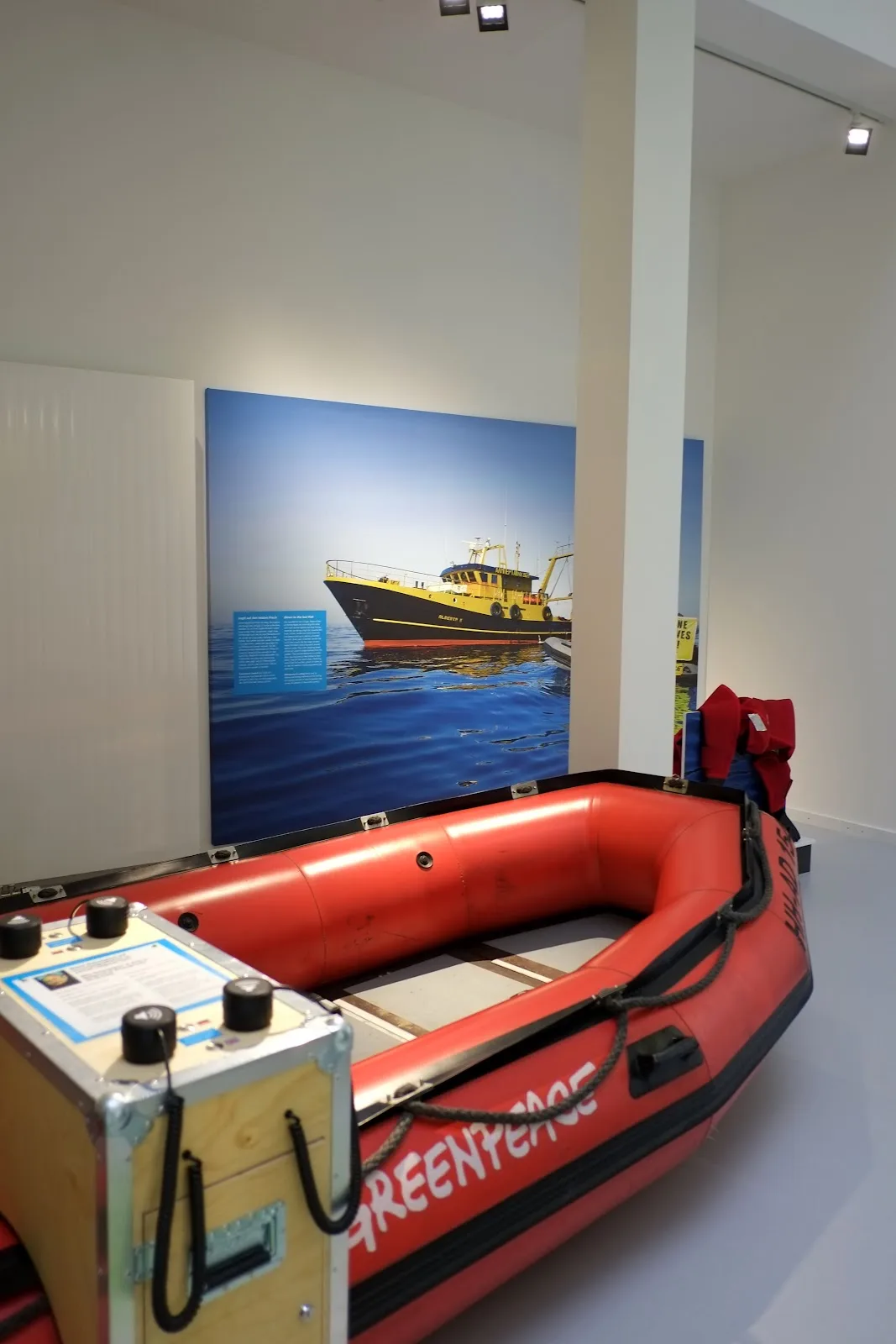 Greenpeace-Ausstellung / Greenpeace Exhibition