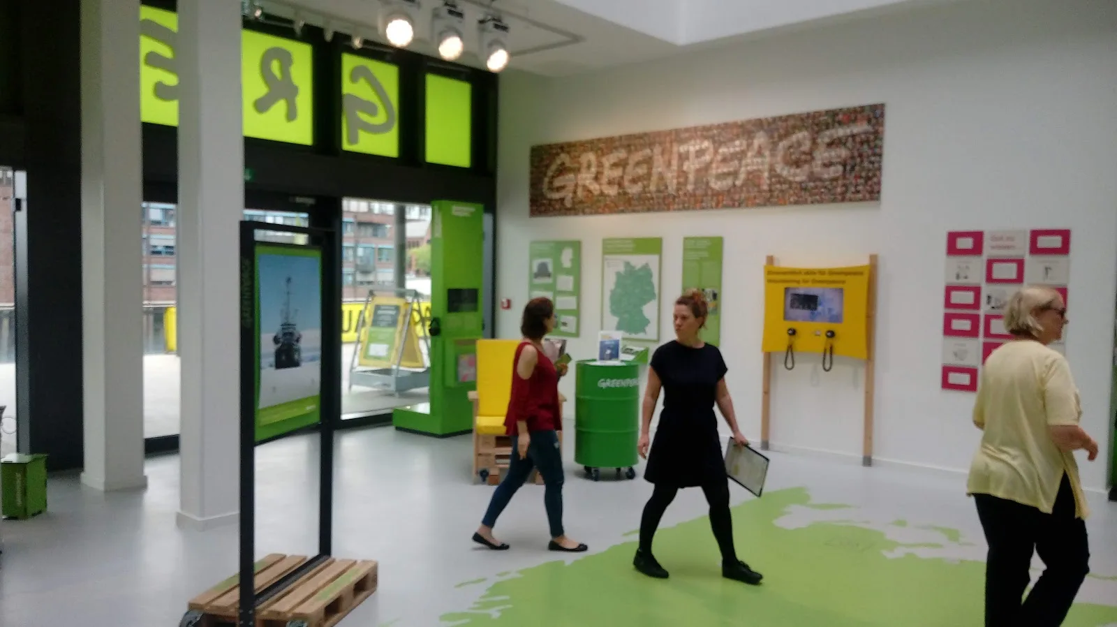 Greenpeace-Ausstellung / Greenpeace Exhibition