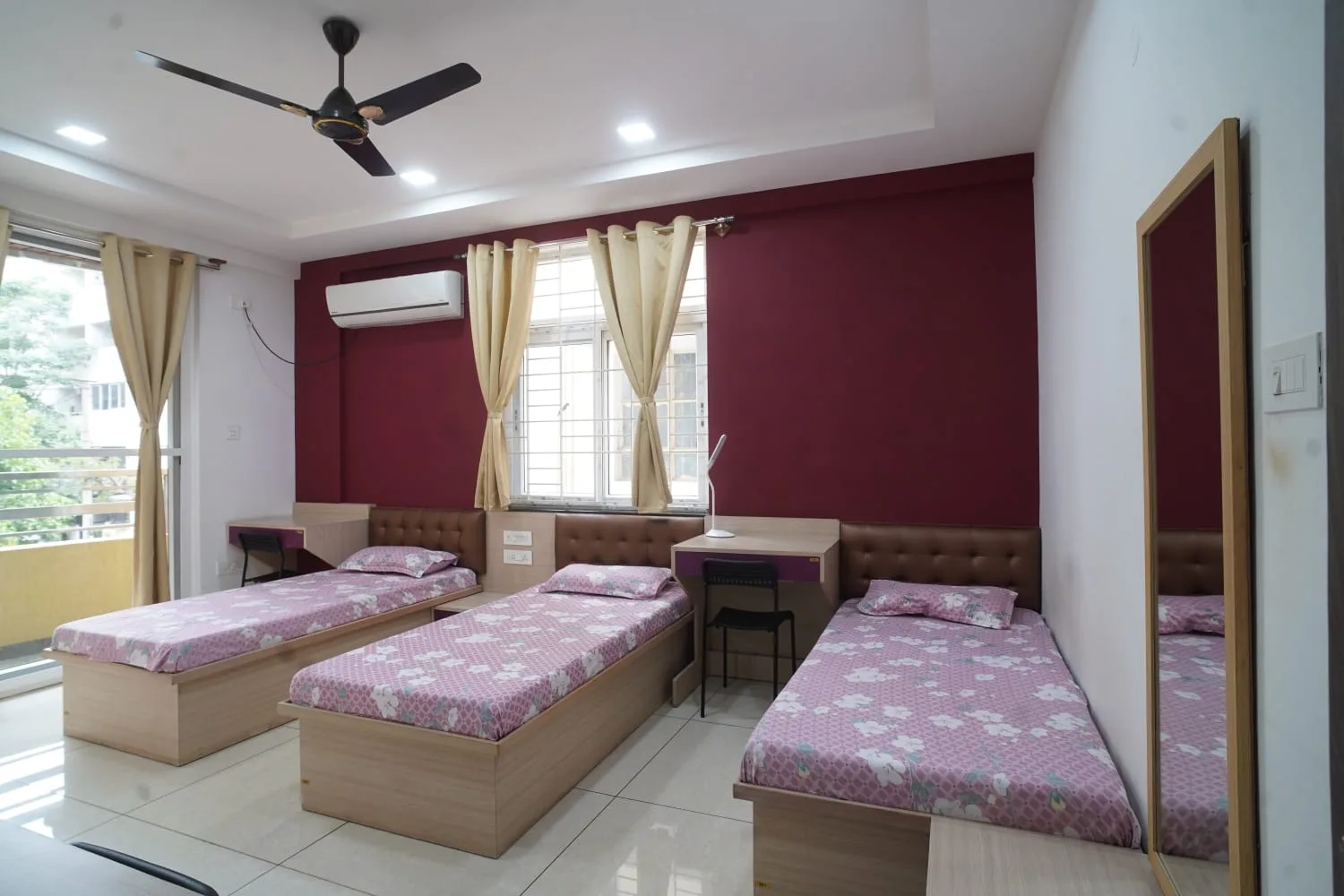 Agarwals Silver Nest - Best Paying Guest for Girls (PG / Hostel) Near Mount Carmel College