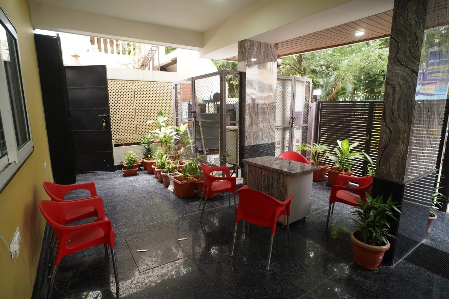 Agarwals Silver Nest - Best Paying Guest for Girls (PG / Hostel) Near Mount Carmel College